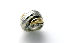 Load image into Gallery viewer, rb7203 - Classic Crisscross Ring With 14K Gold Edges