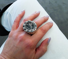 Load image into Gallery viewer, rs7240 - Sterling Silver Oval Pegasus Ring