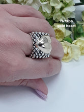 Load image into Gallery viewer, rb7266 sterling silver crosshatch square ring w/ 14k heart