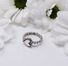 Load image into Gallery viewer, rs5001 - Side Heart Charm Ring On Bubble Band