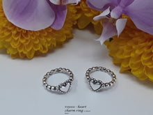 Load image into Gallery viewer, rs5001 - Side Heart Charm Ring On Bubble Band