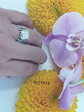 Load image into Gallery viewer, rs7004 - Ribbed Band With Square Stone
