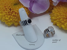 Load image into Gallery viewer, rs7004 - Ribbed Band With Square Stone