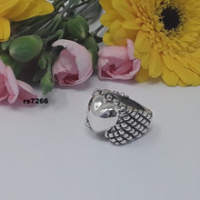 Load image into Gallery viewer, rs7266 sterling silver crosshatch heart