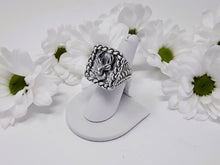 Load image into Gallery viewer, rs7371 - Sterling Silver Deer Head Ring With Fern Shank Large
