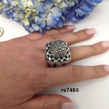 Load image into Gallery viewer, rs7468 - Sterling Silver Caviar Dome Center With Zig Zag Sides