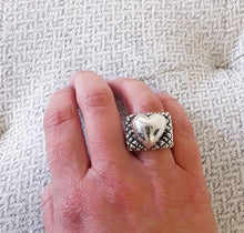 Load image into Gallery viewer, rs7266 - Sterling Silver Crosshatch Square Heart Ring