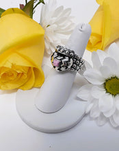 Load image into Gallery viewer, rs8620 - Zig zag heart crown ring with five silver beads and a small square stone