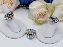 Load image into Gallery viewer, rs8620 - Zig zag heart crown ring with five silver beads and a small square stone