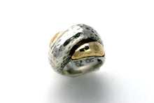 Load image into Gallery viewer, rb7203 - Classic Crisscross Ring With 14K Gold Edges
