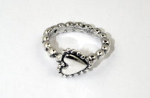 Load image into Gallery viewer, rs5001 - Side Heart Charm Ring On Bubble Band
