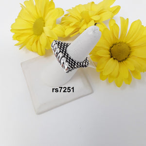 rs7251 - Sterling Silver Swirl Top Ring w/Crosshatch Shank