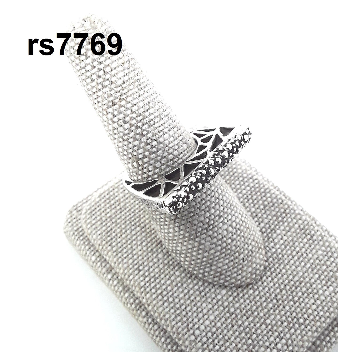 rs7769 - Sterling Silver Caviar Top w/Flat Triangles on Shank