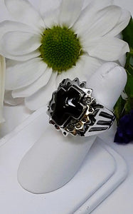 rs8511 - Starburst cross ring with craters and hand-cut stone