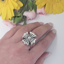 Load image into Gallery viewer, rs7397 all sterling cross ring

