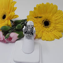 Load image into Gallery viewer, rs7397 all sterling cross ring
