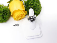 Load image into Gallery viewer, rs7576 knot ring with squares
