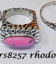 Load image into Gallery viewer, rs8257 - Sterling Silver Lines, Craters, and Scallop Top Ring w/Hand Cut Stone (Ring in Middle)
